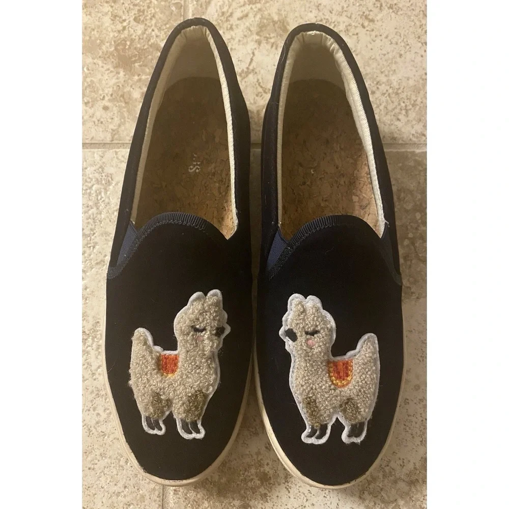 Soludos getting tennis llama
